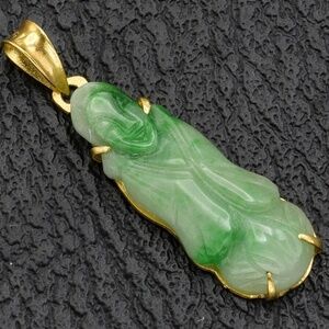 Vintage 18K Yellow Gold Green Jade Carved Deity Pendant 26.4 x 9.4 mm